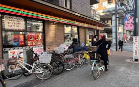 コンビニ　セブンイレブン 武蔵野郵便局前店（コンビニ）まで322m