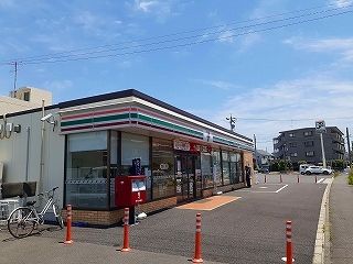 コンビニ　セブンイレブン（コンビニ）まで300m