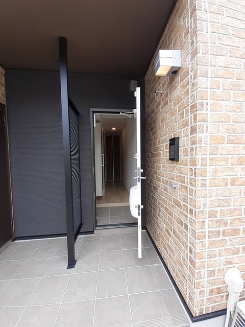 玄関　駐車場