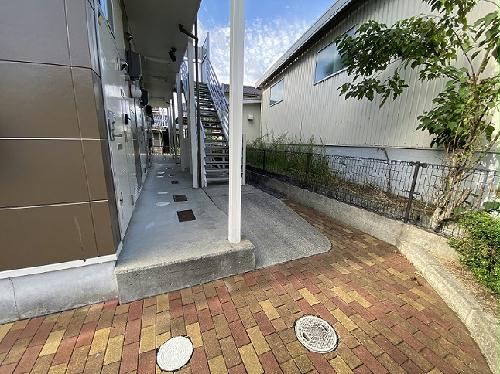 レオパレスアムール田野浦の外観写真