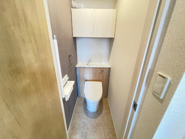 トイレ　温水洗浄便座付きです