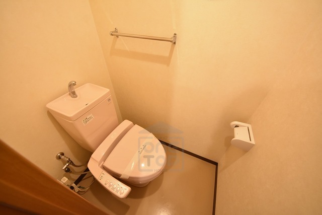 地下鉄御堂筋線 江坂駅 徒歩10分 11階建 築21年のトイレ写真