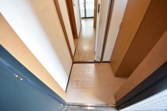 地下鉄御堂筋線 江坂駅 徒歩10分 11階建 築21年の玄関写真