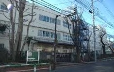 中学校　新宿区立牛込第三中学校（中学校）まで260m