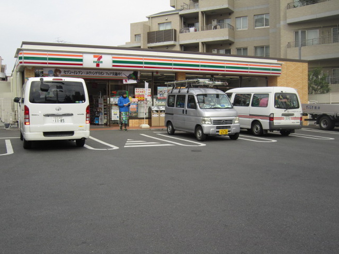 コンビニ　セブンイレブン（コンビニ）まで191m
