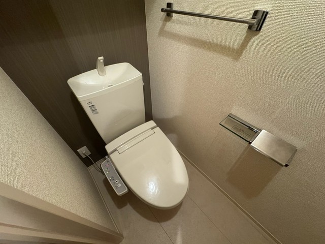 近鉄南大阪線 矢田駅 徒歩7分 2階建 築13年のトイレ写真