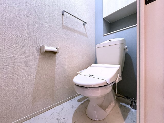 トイレ　シャワー付きトイレです