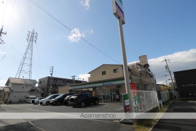 コンビニ　ファミリーマート港正徳町店（コンビニ）まで677m
