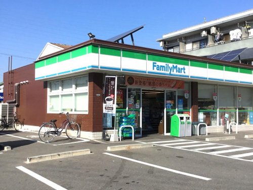 コンビニ　ファミリーマート 吉田駅北店（コンビニ）まで70m