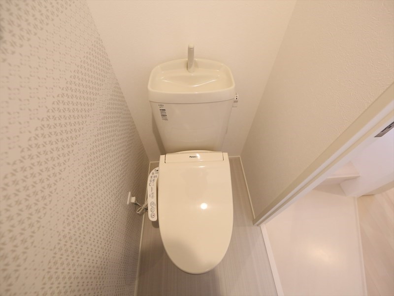 地下鉄東山線 新栄町駅 徒歩9分 2階建 築11年のトイレ写真