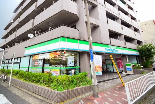 コンビニ　★★ファミリーマート（コンビニ）まで142m