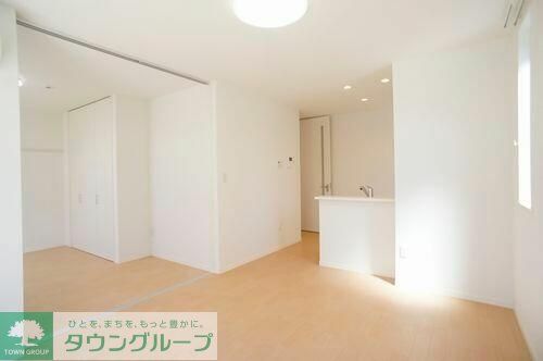 ワイズコート Bの居間写真