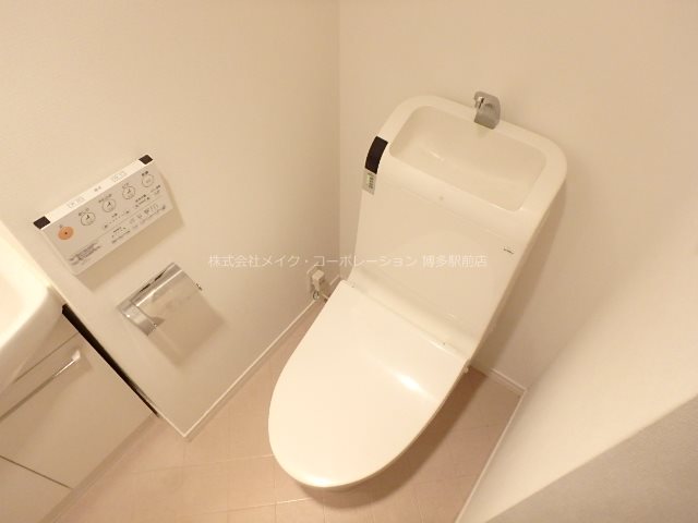 地下鉄空港線 中洲川端駅 徒歩8分 15階建 築16年のトイレ写真