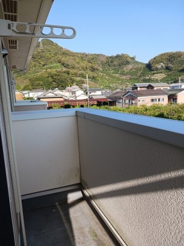 バルコニー　お洗濯にも便利なバルコニー付き