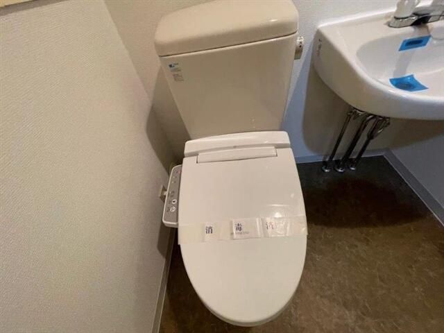 ＪＲ山手線 新大久保駅 徒歩4分 11階建 築24年のトイレ写真