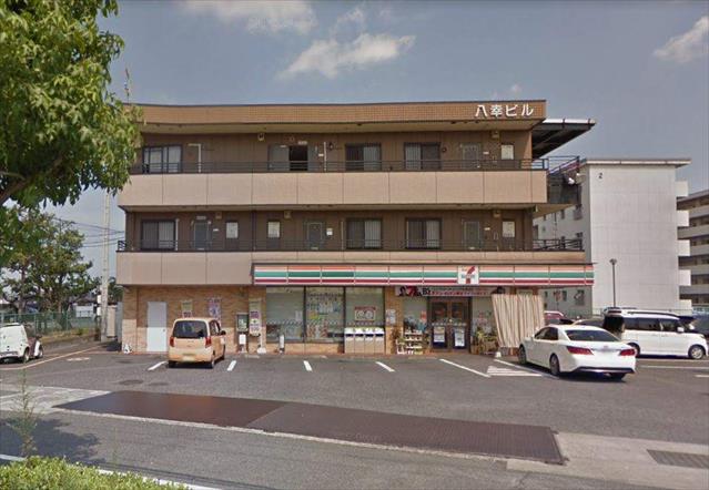 コンビニ　セブンイレブン（コンビニ）まで712m