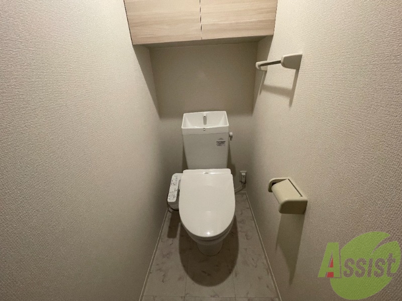 トイレ　収納も付いているトイレとなっておりました。