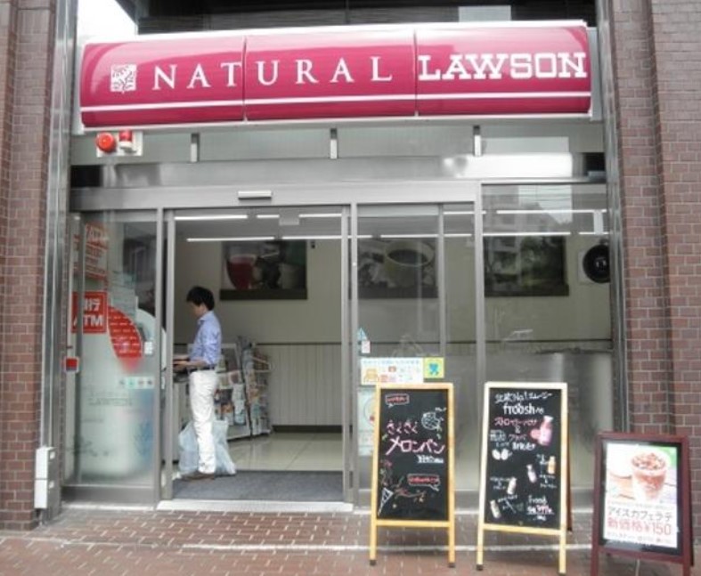コンビニ　ナチュラルローソンコモディオ汐留店（コンビニ）まで552m