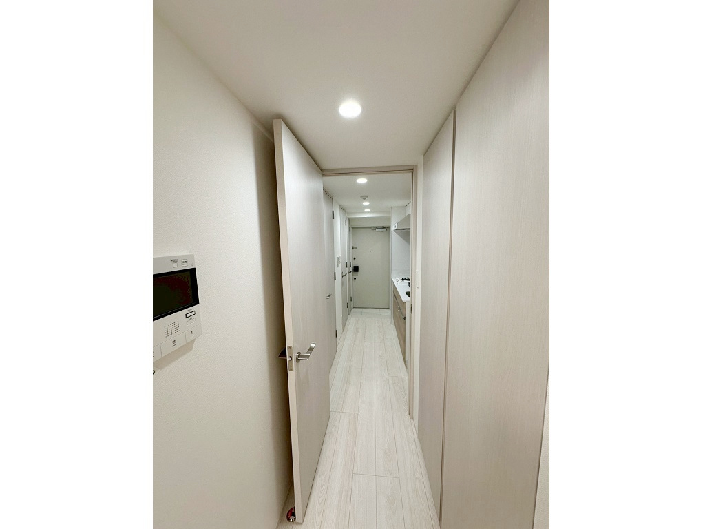玄関　明るい室内です