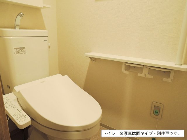 トイレ　落ち着いた色調のトイレです♪