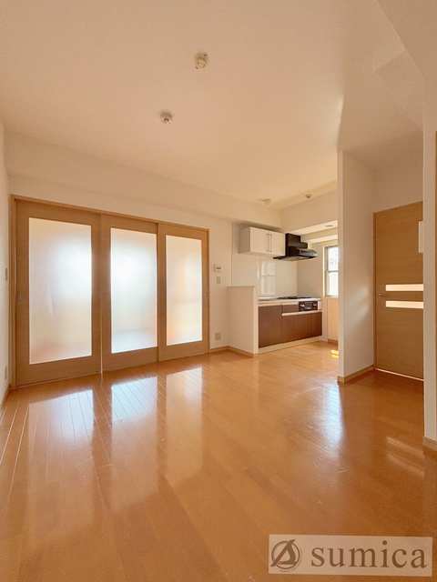 グランガーデン足代新町の居間写真