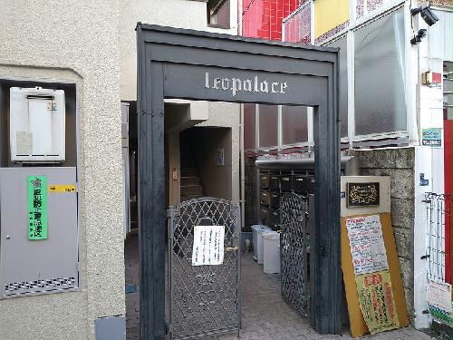 レオパレス新宿A館の外観写真