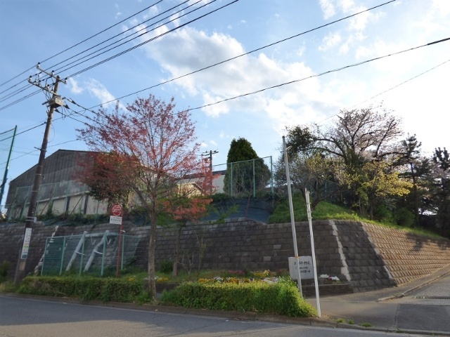 中学校　横浜市立港南台第一中学校（中学校）まで458m