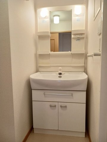 洗面設備　コンパクトで使いやすい洗面所