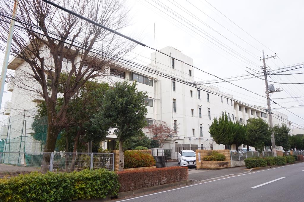 中学校　蕨市立東中学校（中学校）まで207m