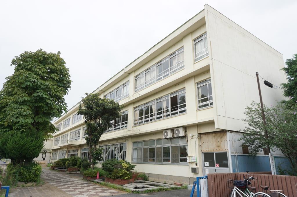 小学校　蕨市立東小学校（小学校）まで285m