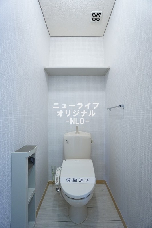 トイレ　トイレには快適な温水洗浄便座付