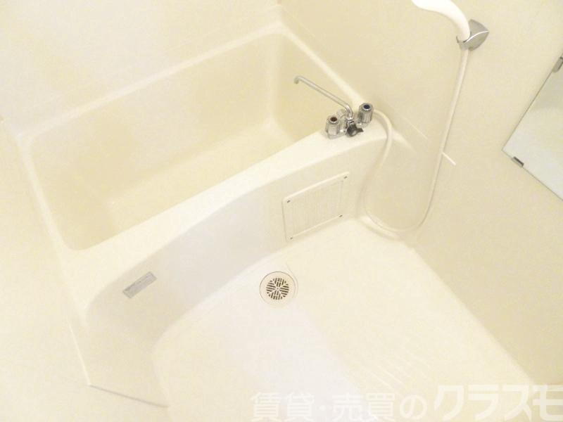 バス・シャワールーム　キレイにリフォームされています♪