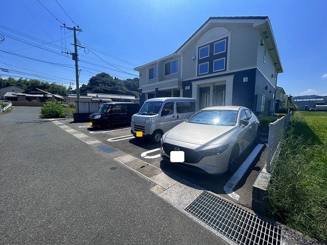 駐車場　駐車場完備です