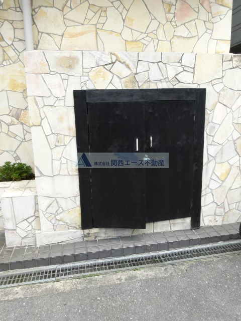 菱屋西ロイヤルの外観写真