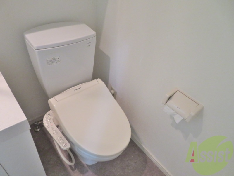 トイレ　温水洗浄便座付きのトイレは、使用しやすくうれしいですね。