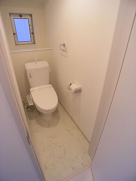 ＪＲ鹿児島本線 竹下駅 徒歩10分 2階建 築13年のトイレ写真