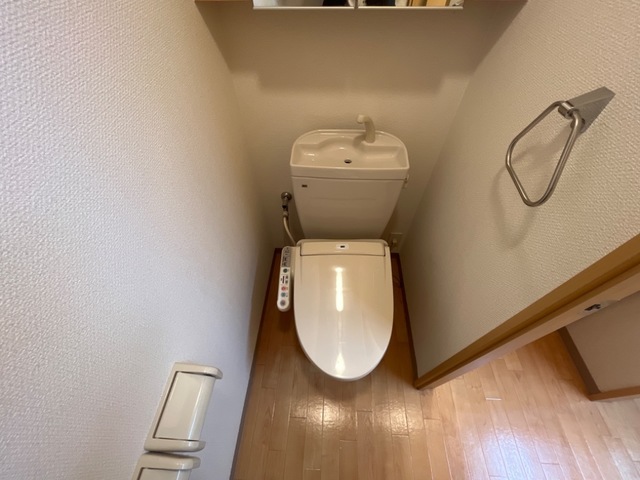 トイレ　※同建物の別のお部屋の写真です。