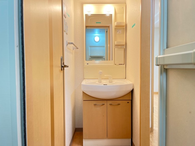 洗面設備　※同建物の別のお部屋の写真です。