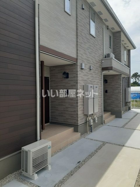ＪＲ東海道本線 静岡駅 バス乗車時間：19分 最寄りバス停で下車 徒歩3分 2階建 築3年の玄関写真
