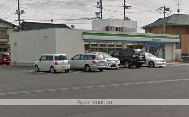 コンビニ　ファミリーマート（コンビニ）まで553m