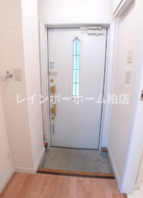 玄関　収納もある玄関です