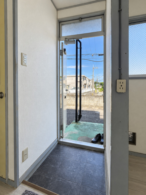 ハイツ岩本IIの玄関写真