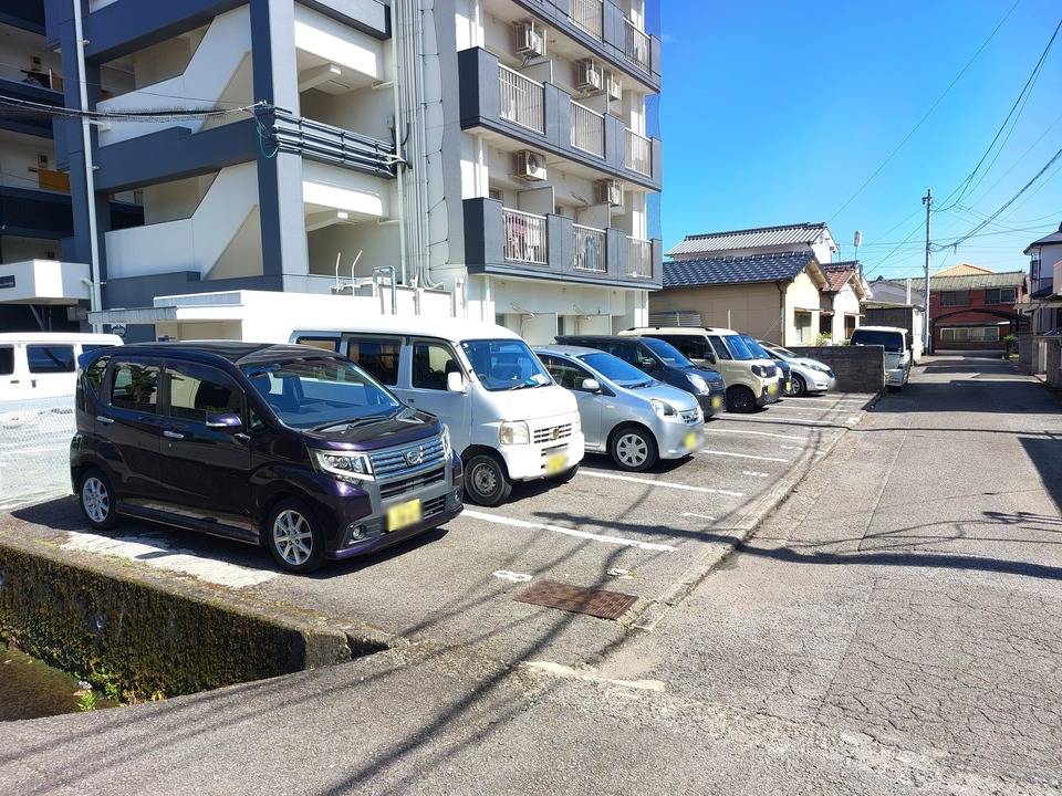 駐車場　駐車場
