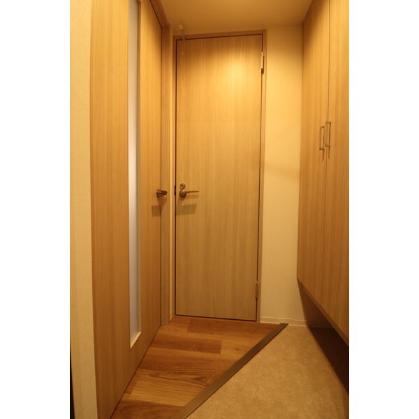 Novello NANGOの玄関写真