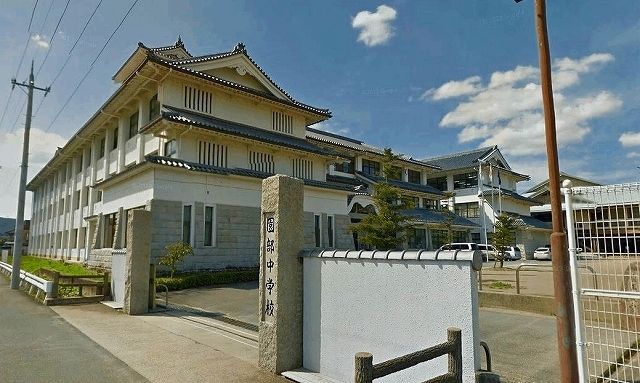 中学校　園部中学校（中学校）まで400m