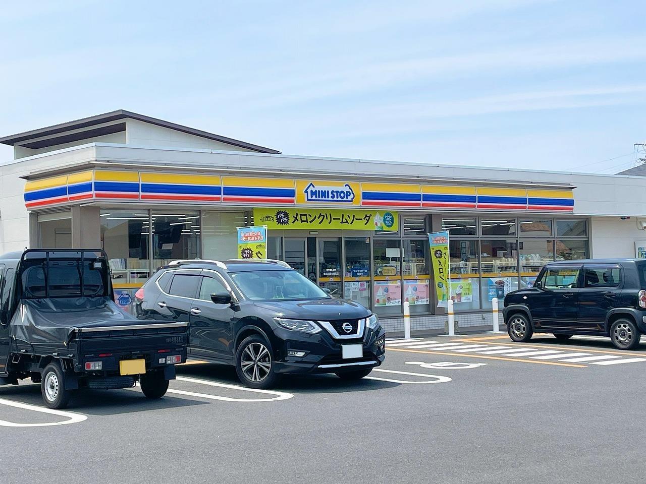 コンビニ　ミニストップ新居浜喜光地店（コンビニ）まで300m
