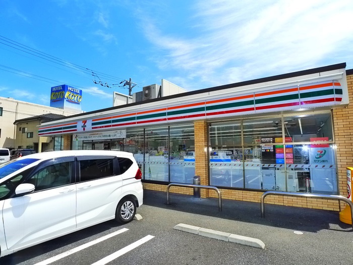 コンビニ　セブンイレブン（コンビニ）まで607m