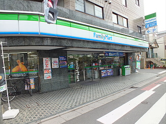 コンビニ　ファミリーマート（コンビニ）まで250m
