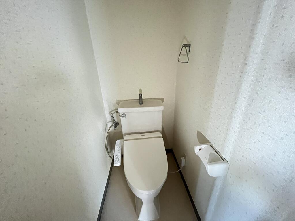 東急こどもの国線 こどもの国駅 徒歩21分 3階建 築35年のトイレ写真