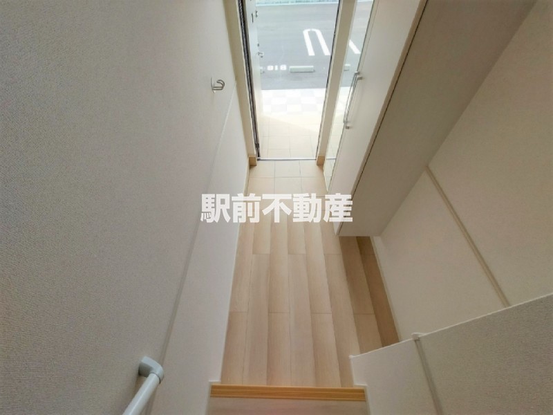 玄関　※類似物件の写真です。